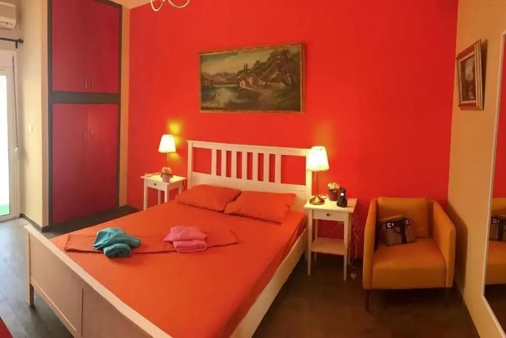 Central Stylish 1 Double Bed Flat