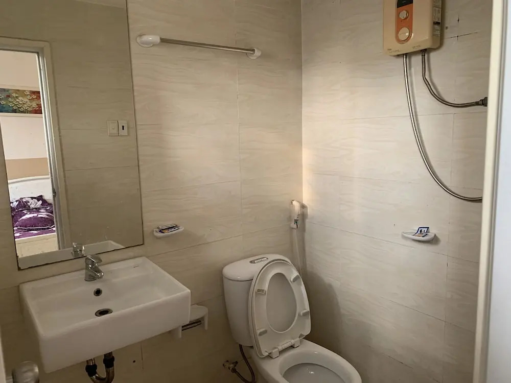 Duong Van Luan Hotel by OYO Rooms