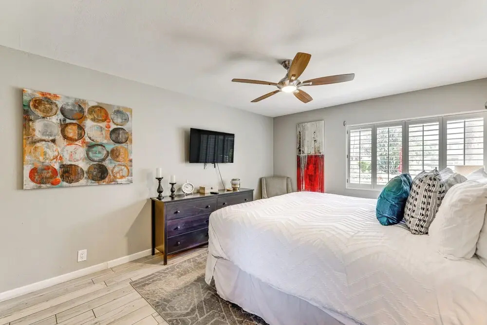 Unwind Poolside, Walk to Old Town! Scottsdale Unit