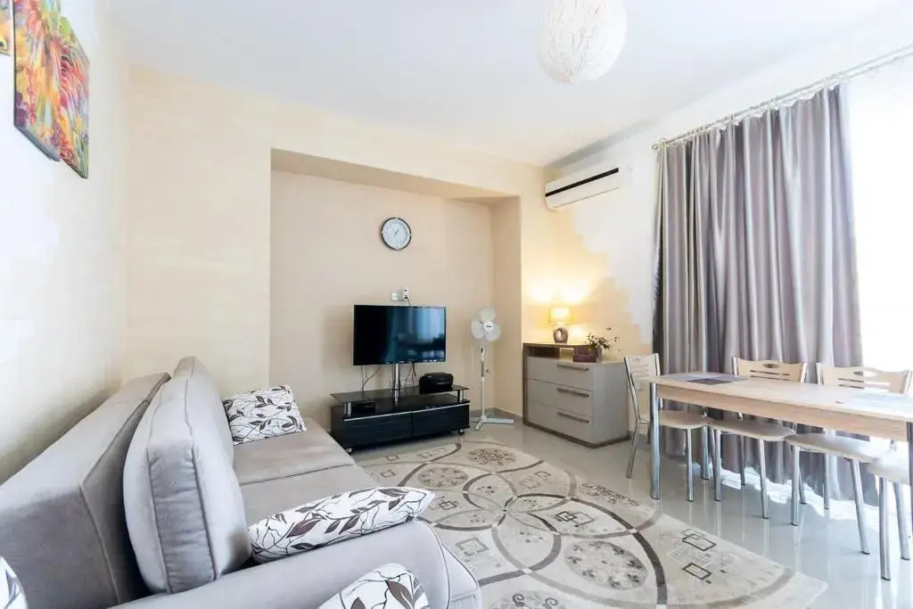 Beautiful Two-Bedroom Apartment near the Sea Sel 6-5