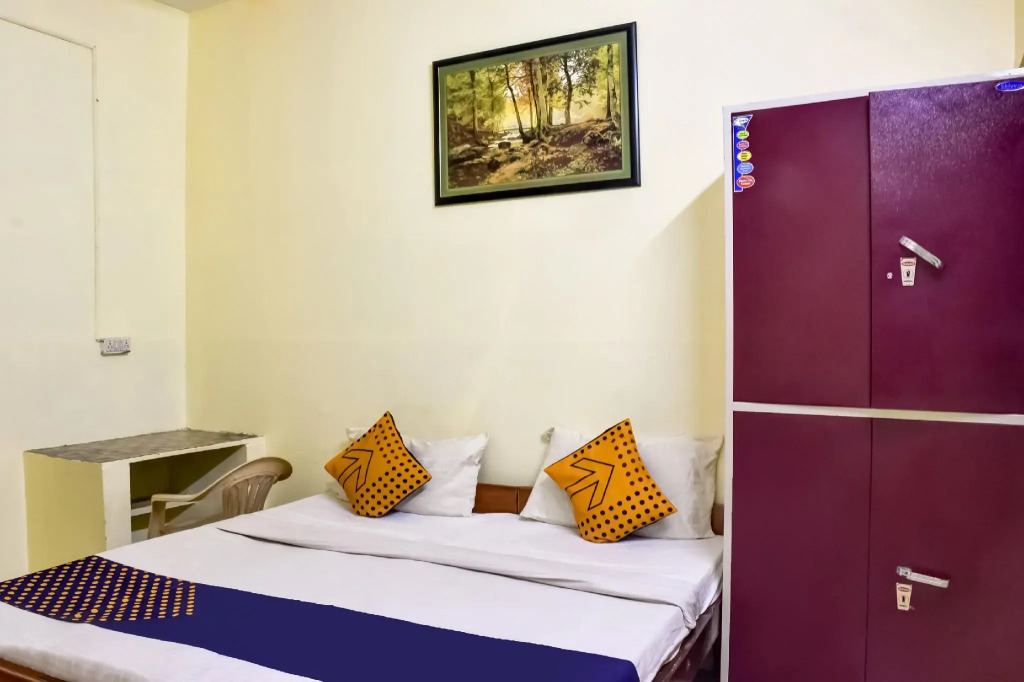 SPOT ON 75610 Hotel Aditya Residency