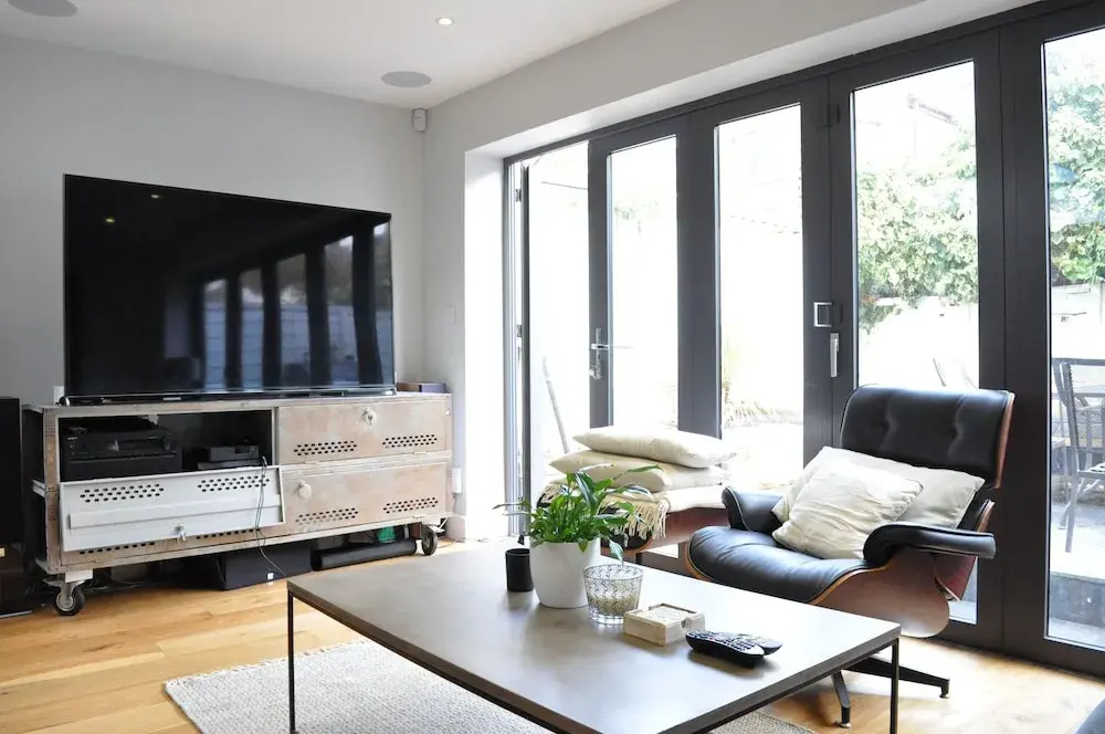 Modern 2 Bedroom House With Patio in Battersea