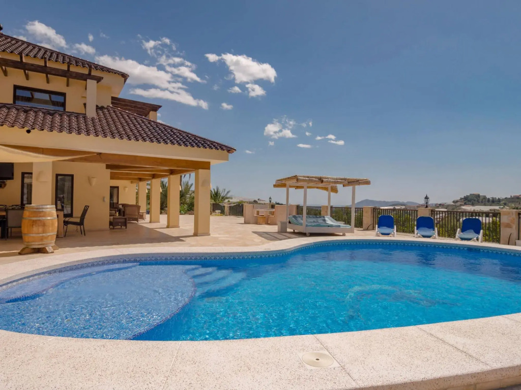 Serene Holiday Home in Callosa d' Ensarria with Private Pool