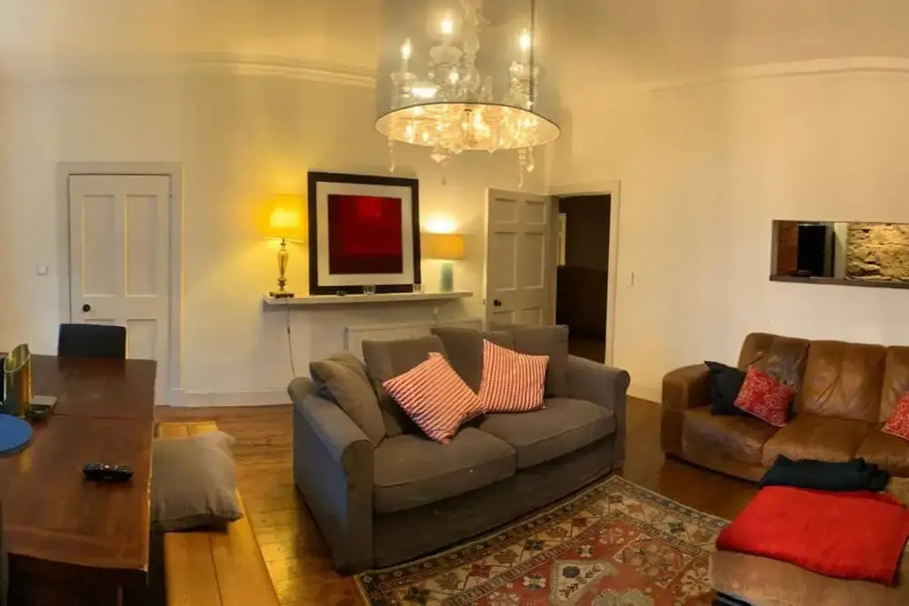 Spacious New Town Flat in City Centre