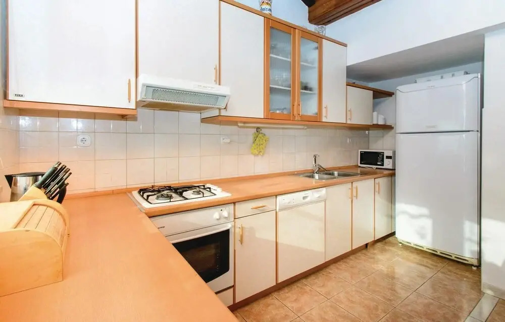 Beautiful Home in Dubrovnik With Wifi and 4 Bedrooms