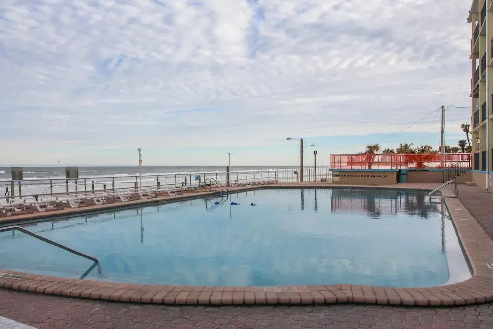 Harbour Beach Resort 401 - Daytona Beach Days