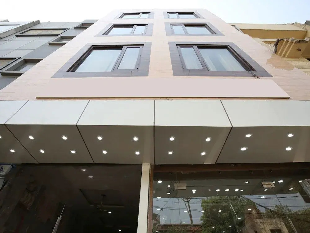 OYO 15863 Hotel Royal Vij