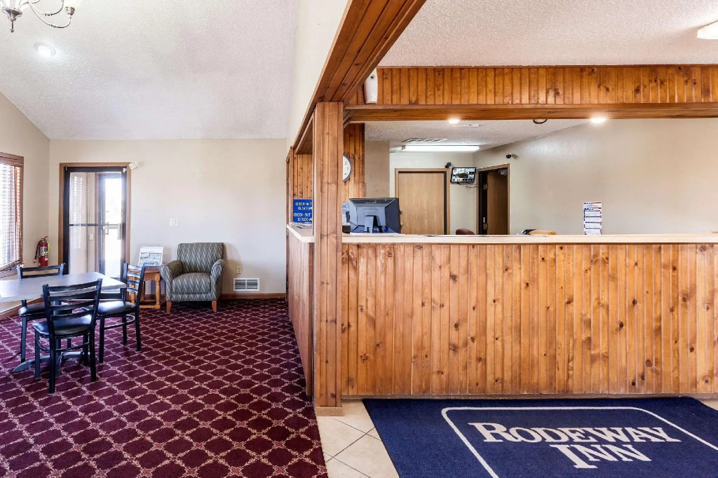 Dragonfly Inn & Suites