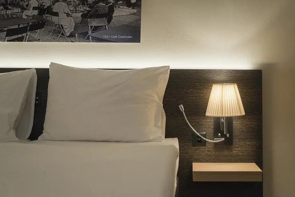 Hotel one66