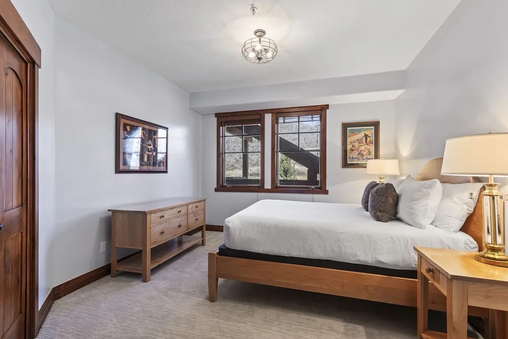 Town Pointe B304 4 Bedroom Condo by RedAwning