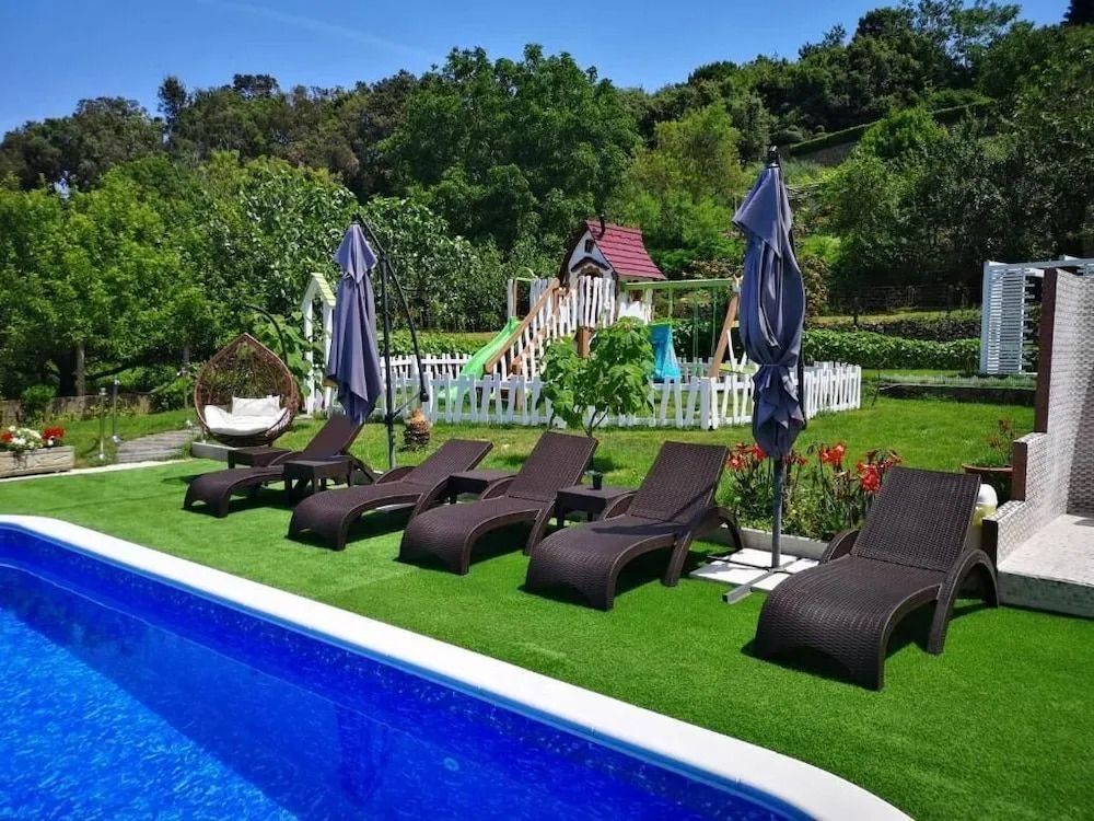 Apartments Villa Subic
