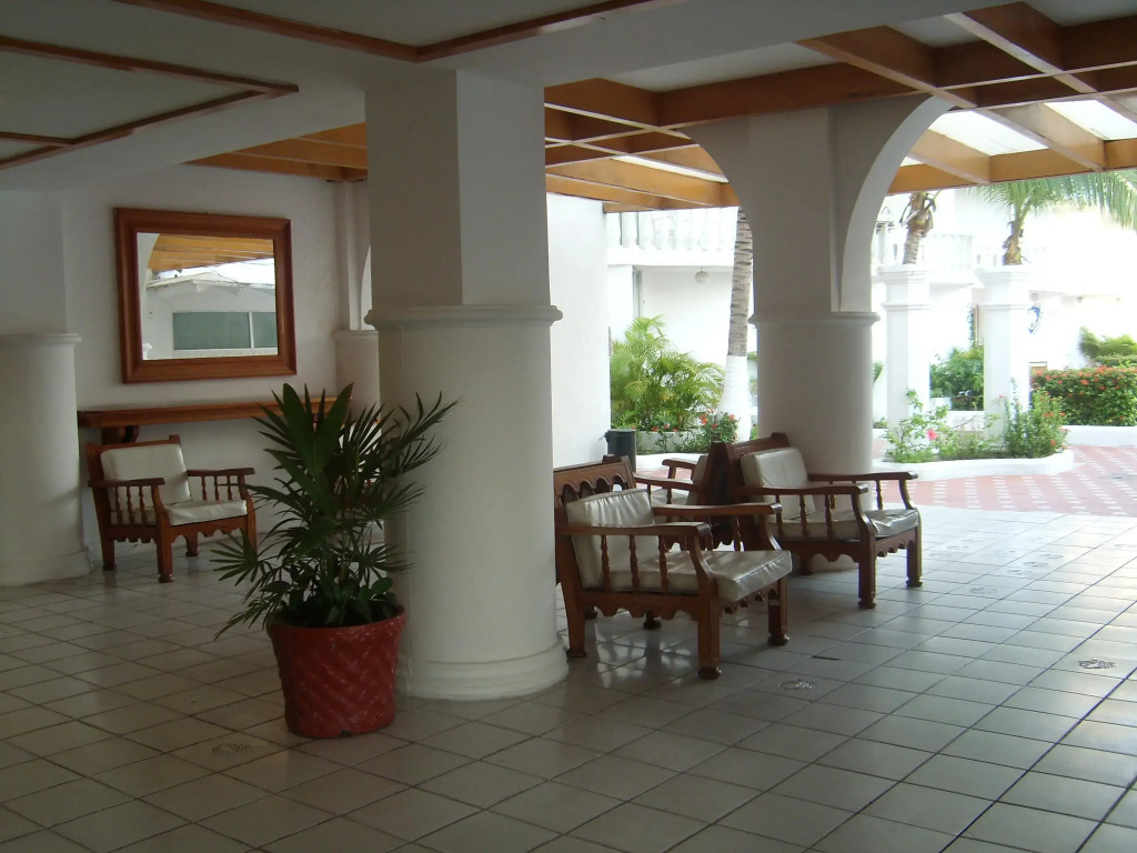 Maralisa Hotel and Beach Club