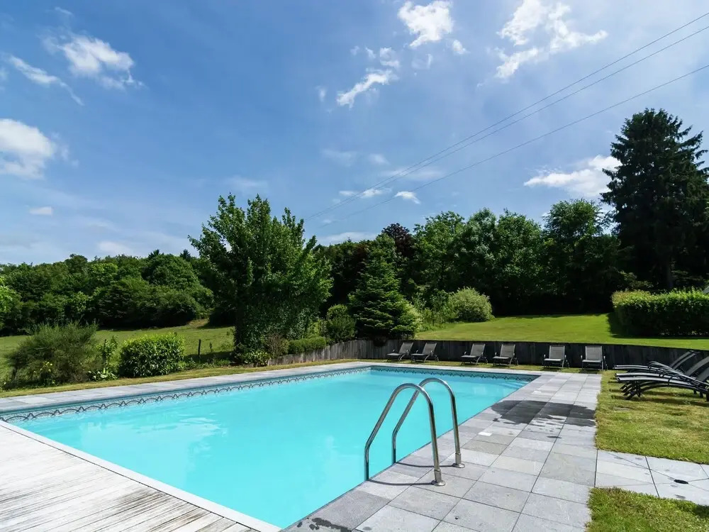 Vintage Holiday Home With Swimming Pool In Saint-Hubert