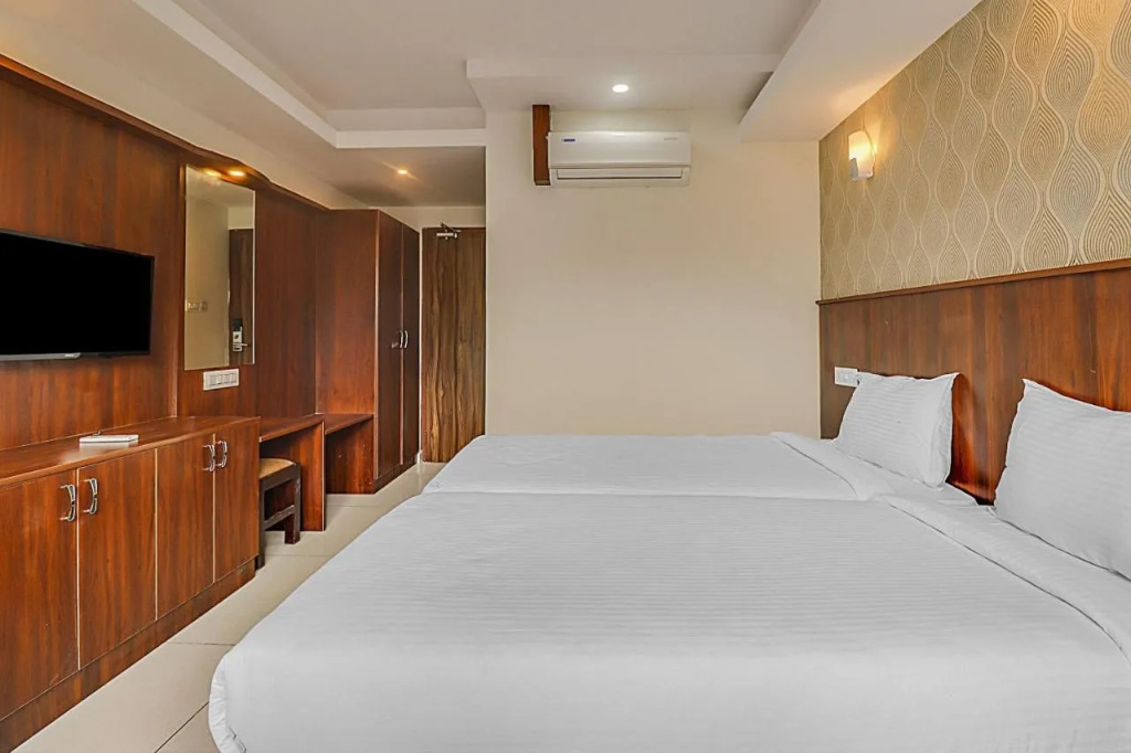 Fabhotel Tej