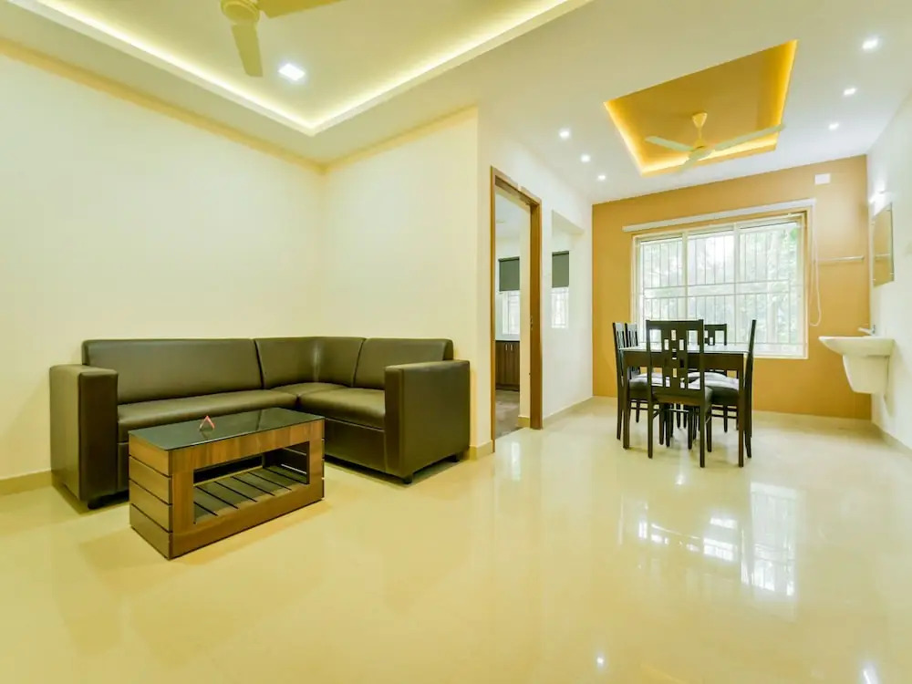 OYO 14271 Modern Studio Near Lulu Mall