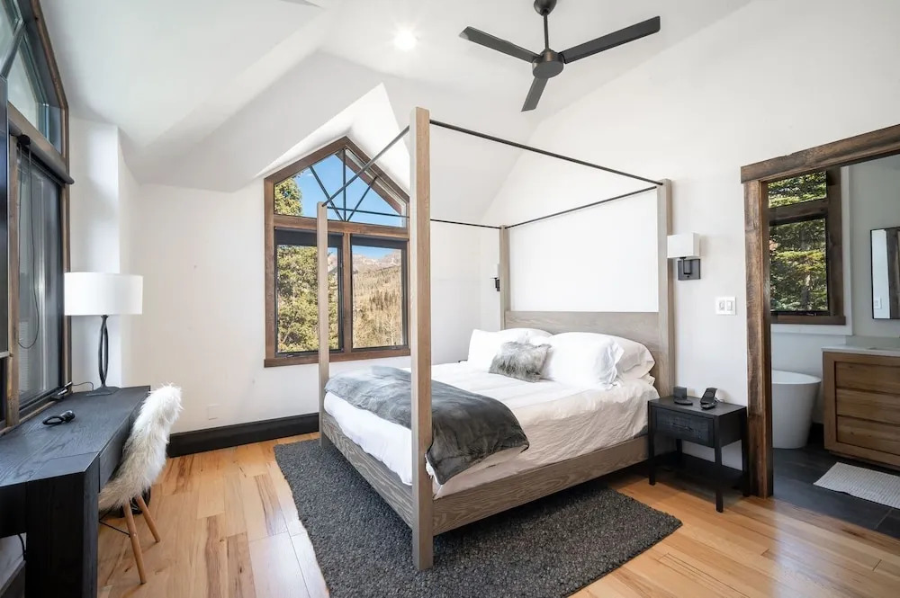 Winterleaf 4 Bedroom Home by RedAwning