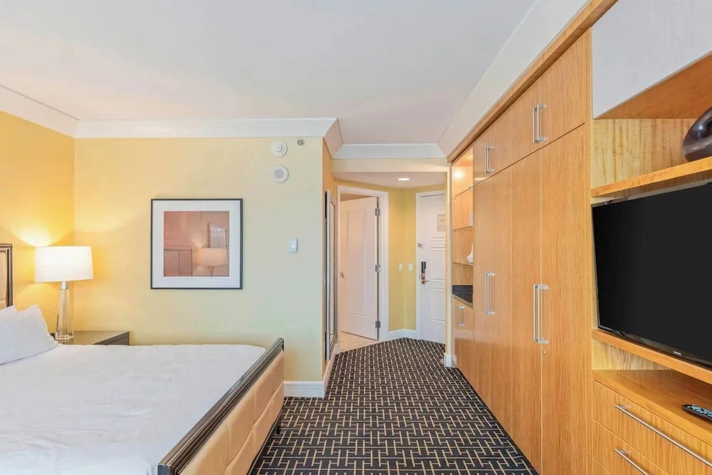 Renovated Trump Hotel Las Vegas Studio Strip Views 2803