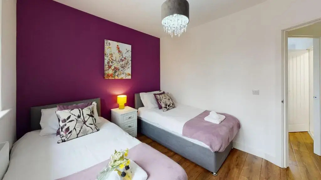 Spacious Apt Ideal for Families with 2 Parking Spaces by SRK Accommodation