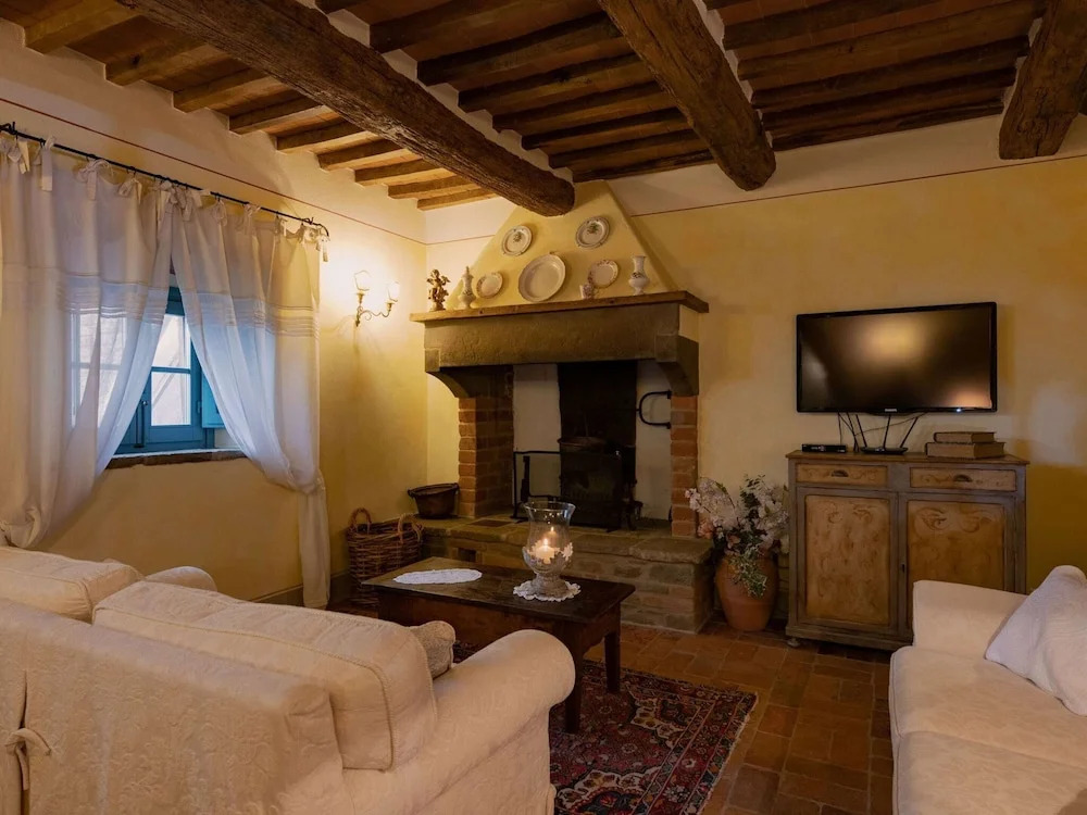 Luxury pool villa in Cortona