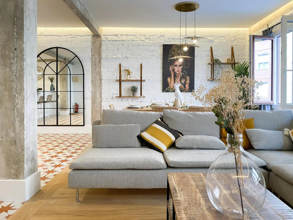 Amplio y moderno apartamento con tarima refrescante by Staynnapartments