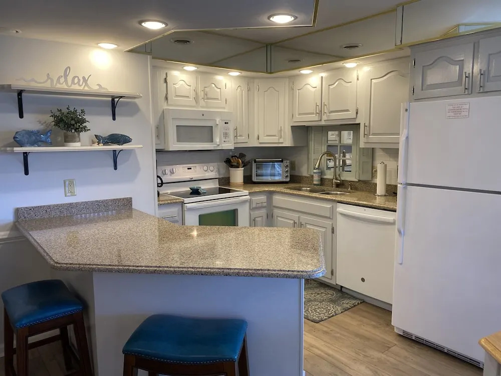 Tilghman Lakes H4 3 Bedroom Condo by RedAwning