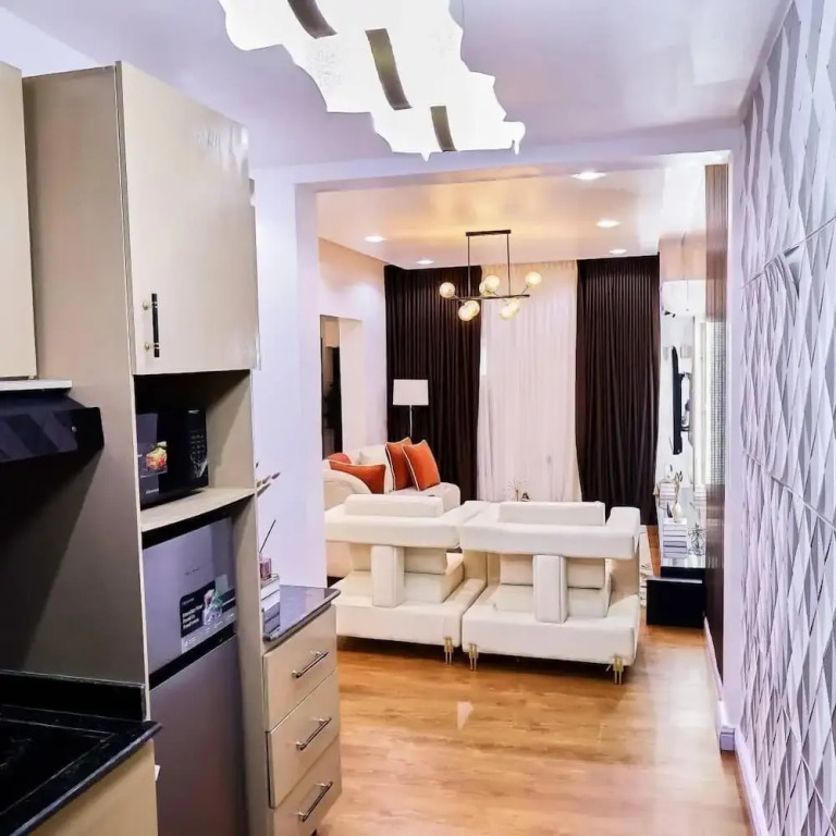 Purple Lavender Court Apartment
