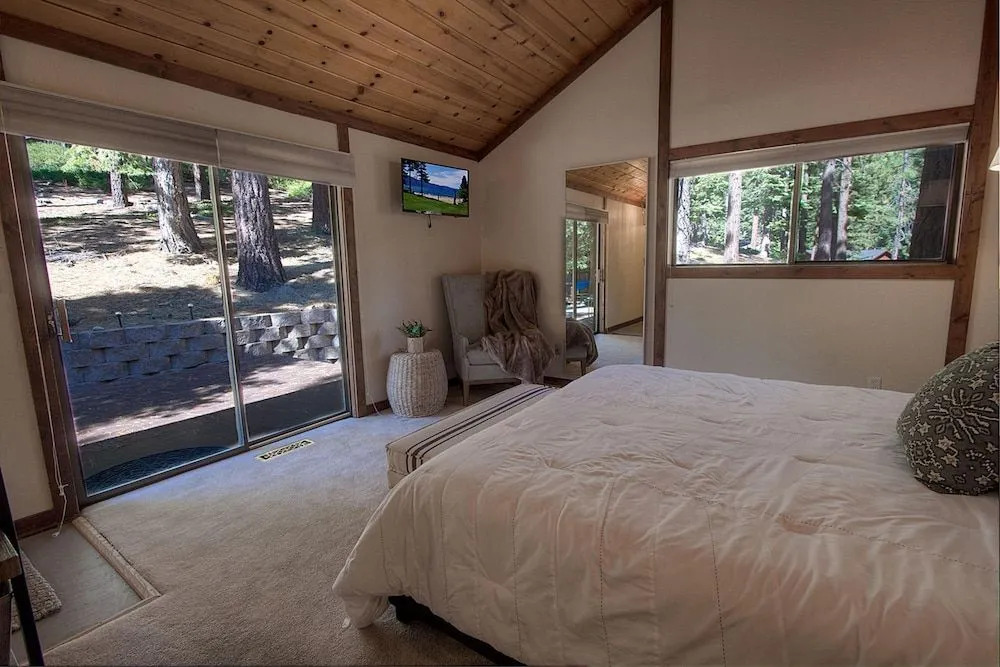 Inclining View by Lake Tahoe Accommodations