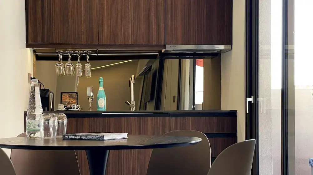 THE NIXON Suite and Apartments Hotel