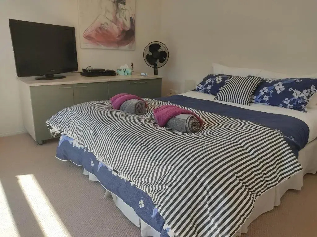 Golden Caves - Bed and Breakfast