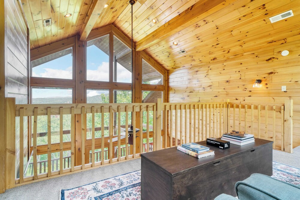 Sleeps 24 2 Homes, Hot Tub, Sauna, Movie Theater, Firepit, Pool, Tennis Courts