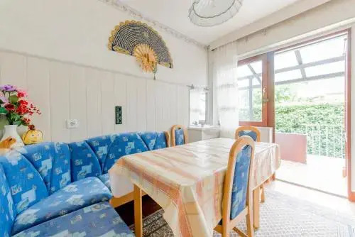 1 Private Single, 1 Twin Room. 3 Persons (6303)