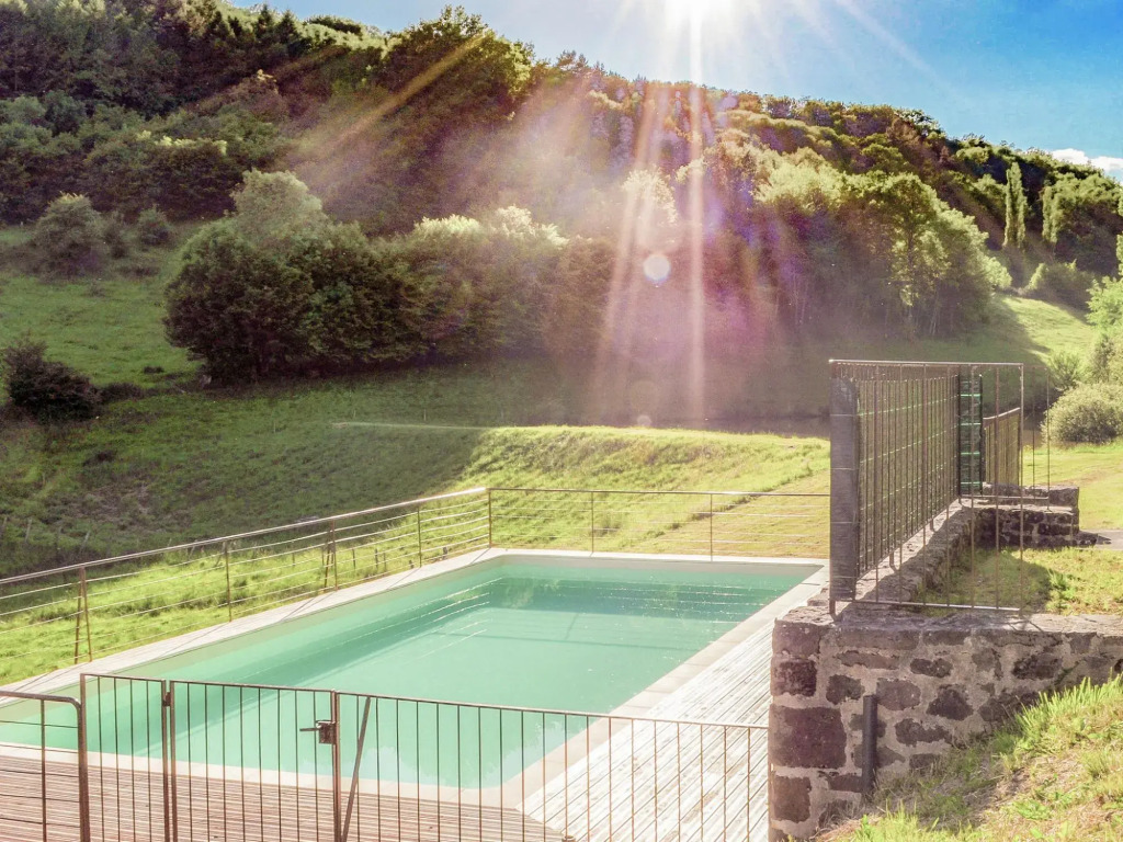 Villa with Pool & Views in Sérilhac
