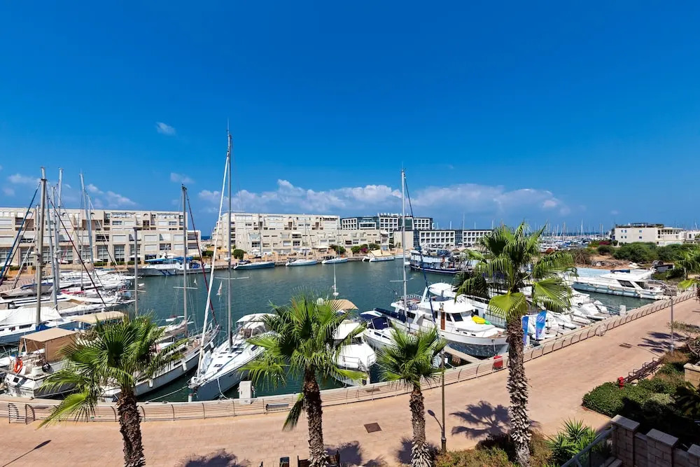 Lagoon Amazing water front 3