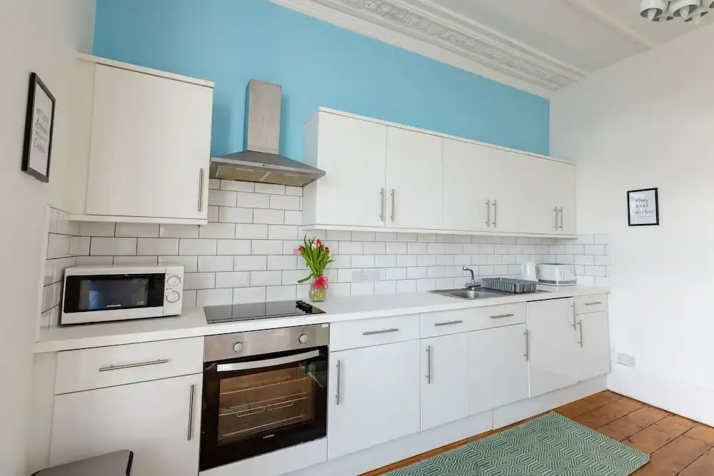 5-bed House With Distant sea Views in Plymouth