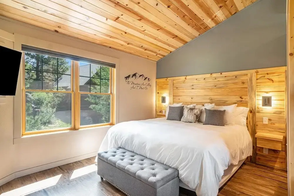 Solitude Longs Peak Suite 201 - Estes Park 1 Bedroom Studio by RedAwning