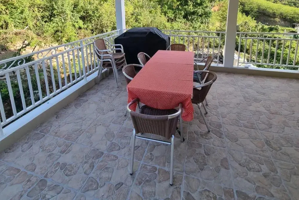 Condo With Pool - Sleeps 8 & bbq Facilities