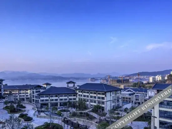 Rezen Select Qiandao Lake Central Dock