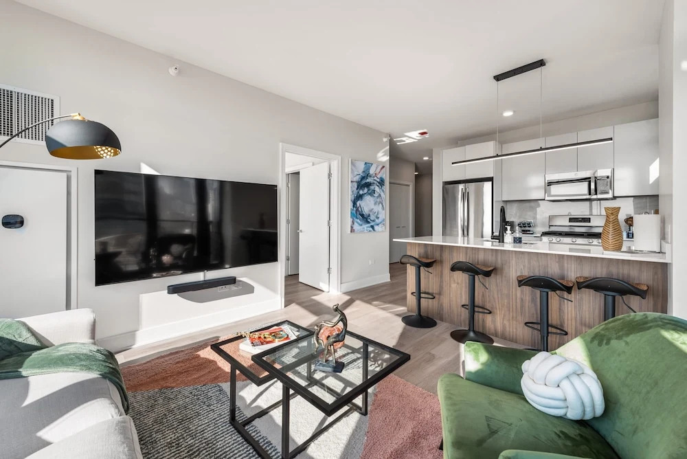 West Loop Oasis Walk to Dining Private Balcony
