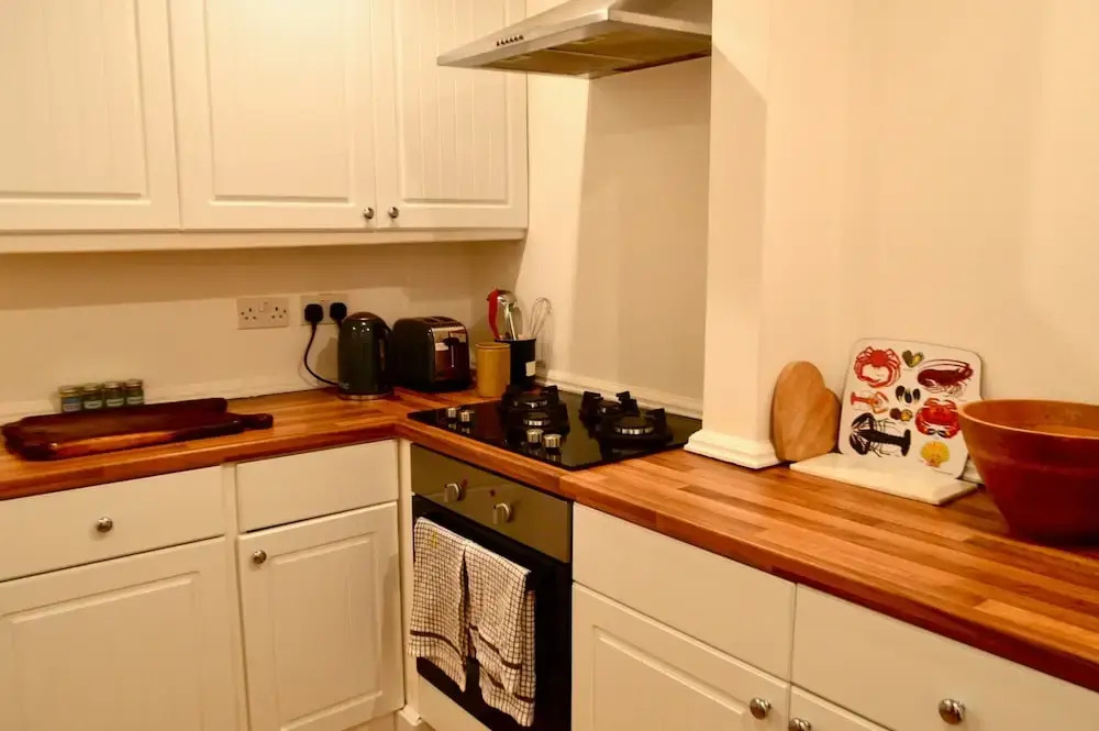 Spacious 2 Bedroom Apartment Near Holyrood Park