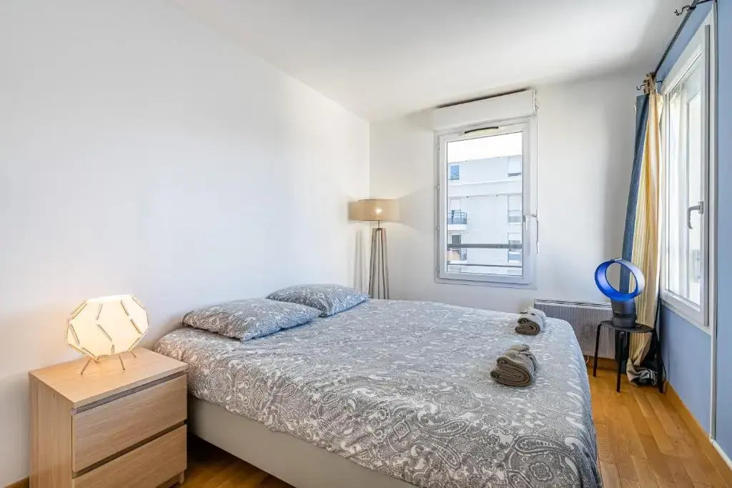 La Joliette; Duplex 2 chambres, PARKING INCLUS+ Terrasse+ ascenseur