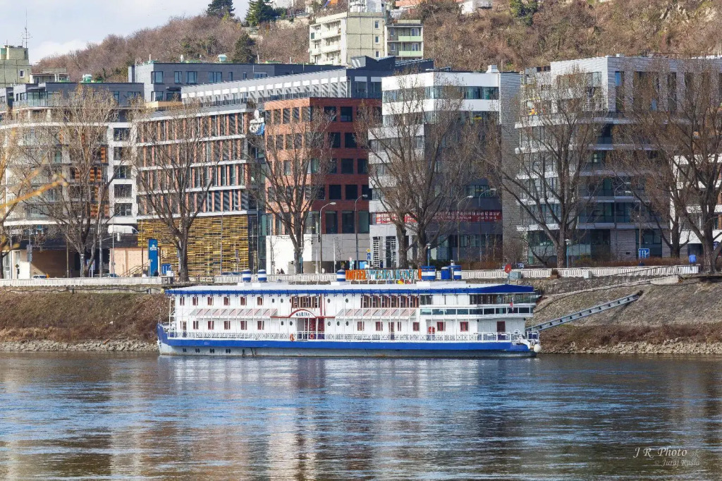 Botel Marina