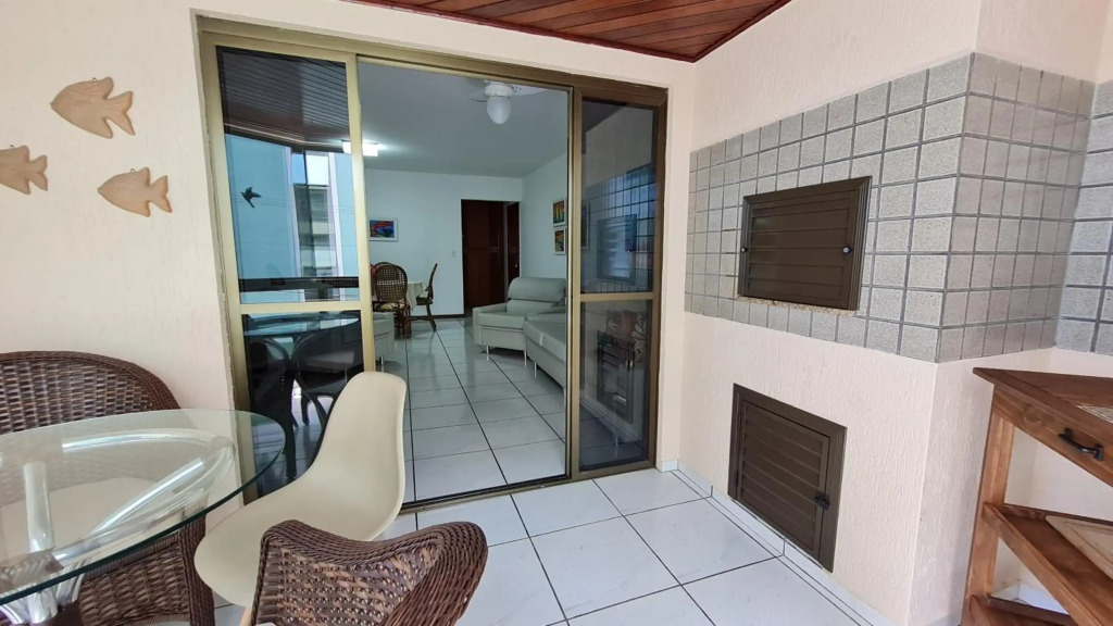 Apto em prédio frente mar, Meia Praia Itapema, 3 dorm, conforto para 8 pessoas