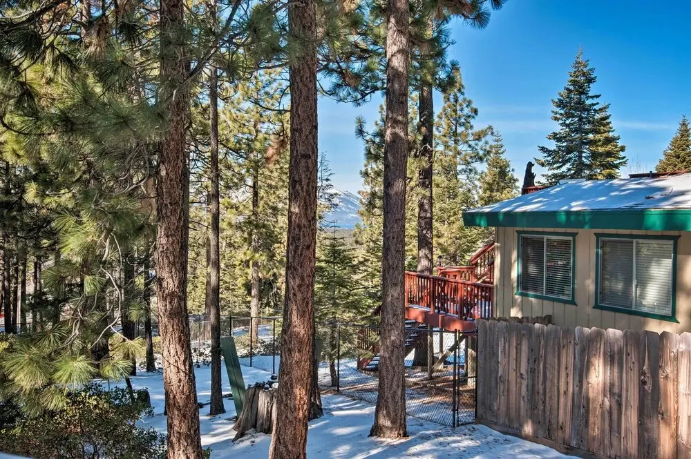 South Lake Tahoe Home w/ Deck & Mountain View!