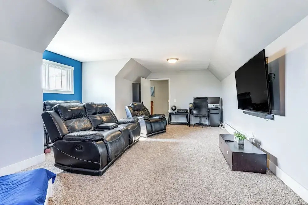 Charming Kalamazoo Home w/ Yard: 1 Mi to Downtown!