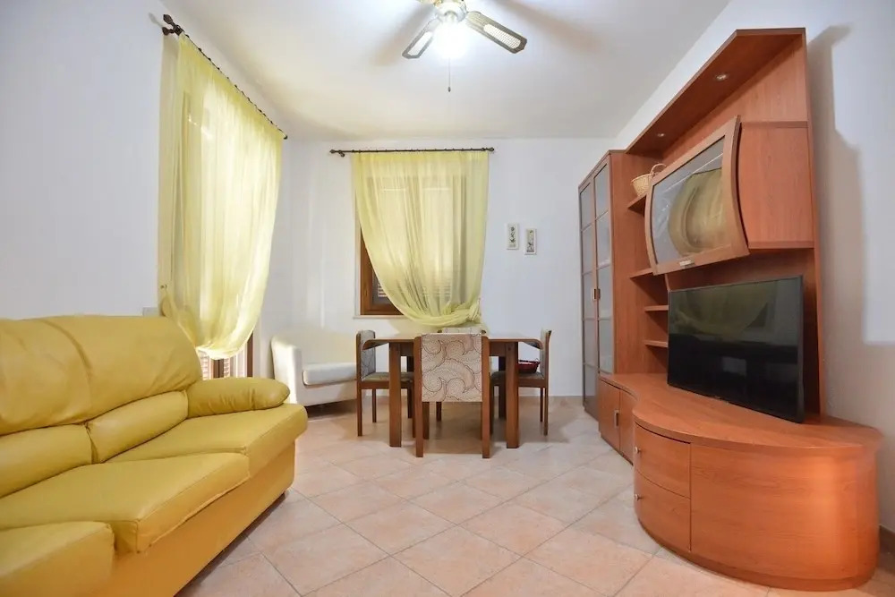 Izzhome Crispi