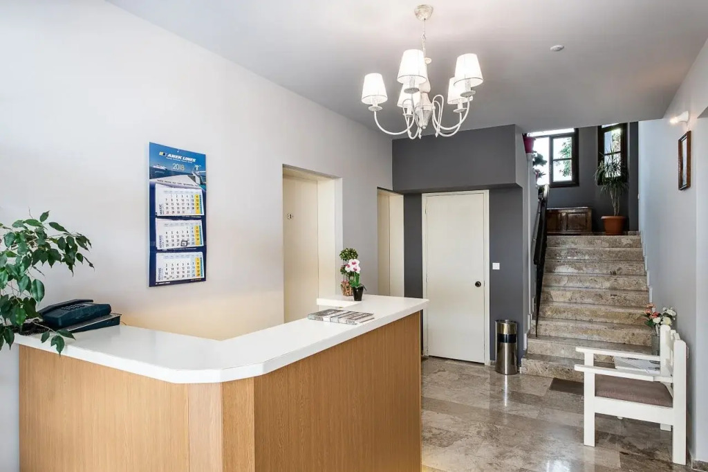 Elia Apartments