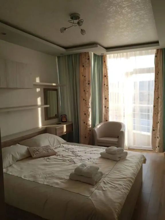 2-bed - Sleeps 4 - w Parking