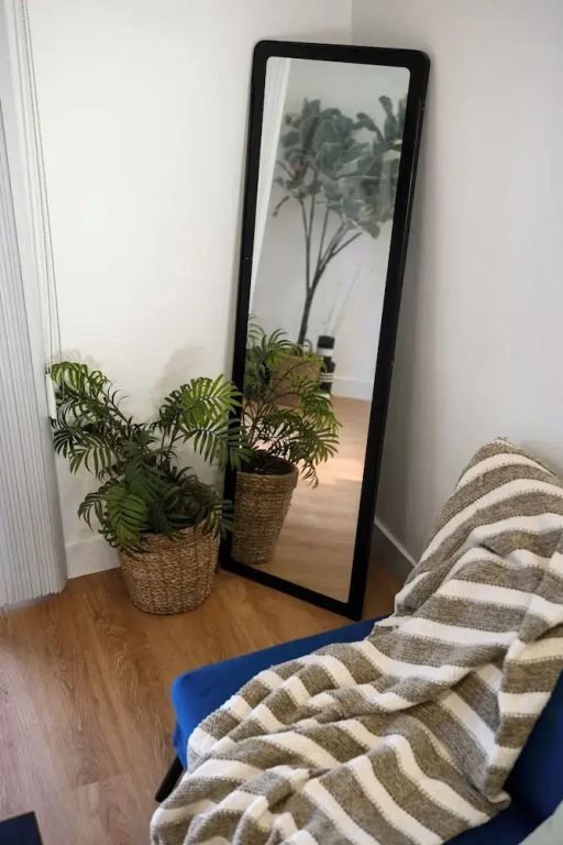 Spacious 4BR House Free Parking w Backyard BBQ