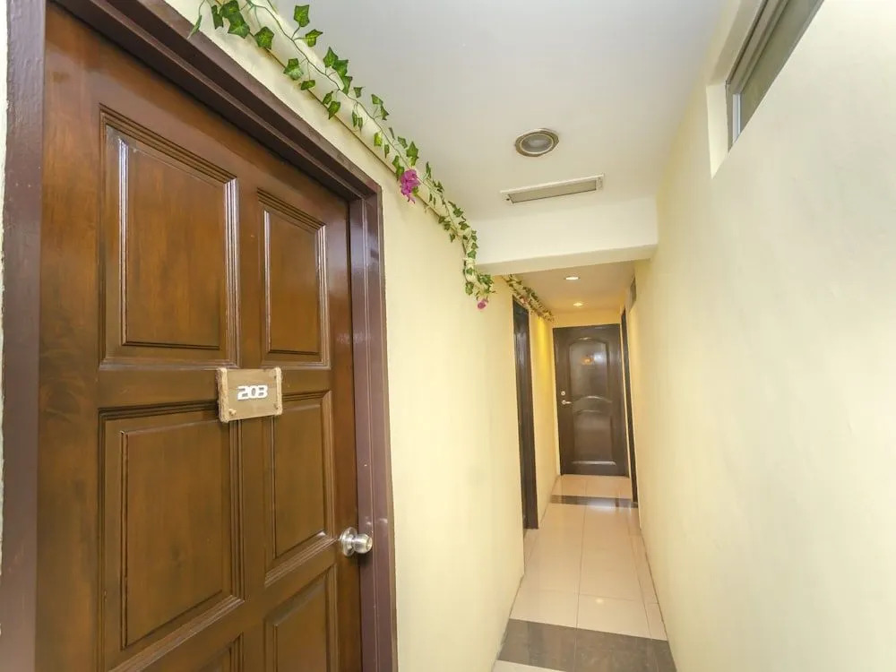 OYO 89703 B Link Hotel