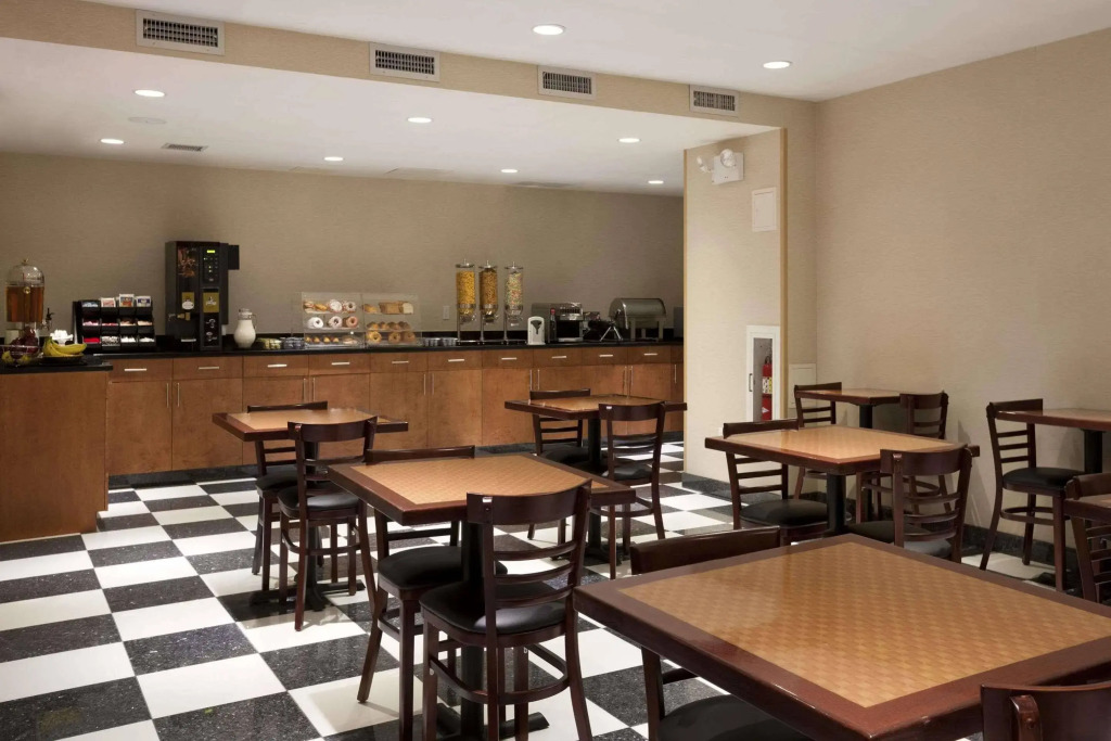 Howard Johnson Jamaica NY Near AirTrain JFK